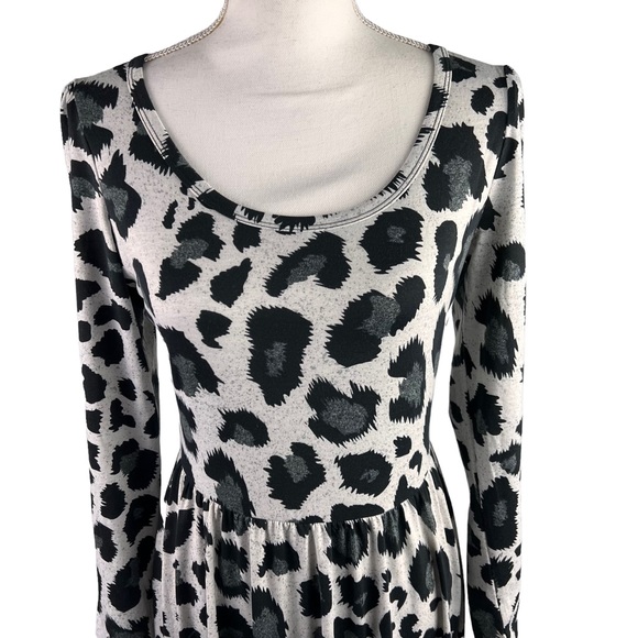 NWT LuloRoe Ryane Empire Waist Dress Leopard Gray Black Long Sleeve Stretch - Picture 2 of 13